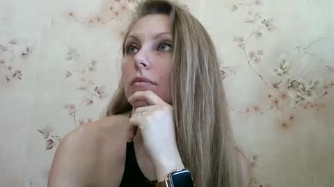 Snapshot of roxyfox18x01 chatting on 03.05.26 roxyfox18x01 online show from 03.05.26