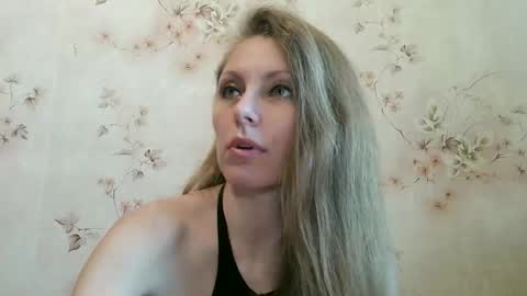Snapshot of roxyfox18x01 chatting on 03.11.26 roxyfox18x01 online show from 03.11.26