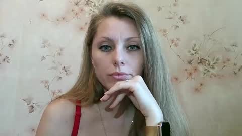 Snapshot of roxyfox18x01 chatting on 03.13.26 roxyfox18x01 online show from 03.13.26