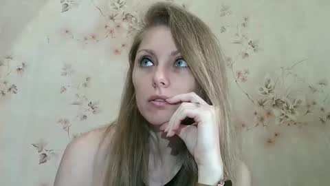 Snapshot of roxyfox18x01 chatting on 04.10.26 roxyfox18x01 online show from 04.10.26