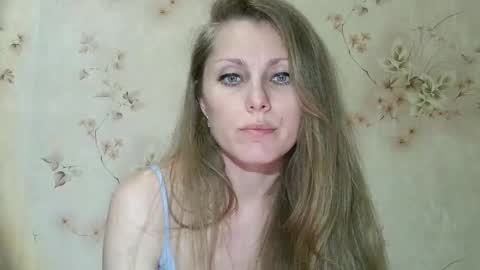 Snapshot of roxyfox18x01 chatting on 04.15.26 roxyfox18x01 online show from 04.15.26