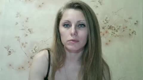 Snapshot of roxyfox18x01 chatting on 04.30.26 roxyfox18x01 online show from 04.30.26