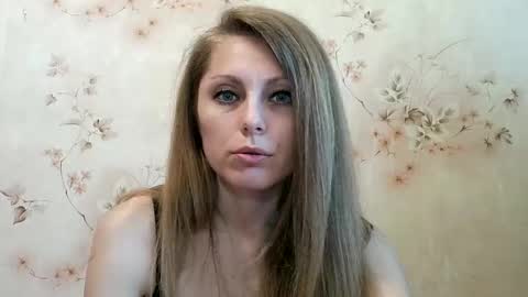 Snapshot of roxyfox18x01 chatting on 05.04.26 roxyfox18x01 online show from 05.04.26