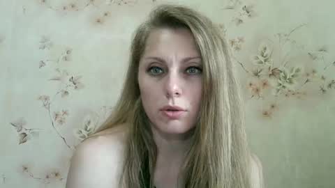 Snapshot of roxyfox18x01 chatting on 05.13.26 roxyfox18x01 online show from 05.13.26