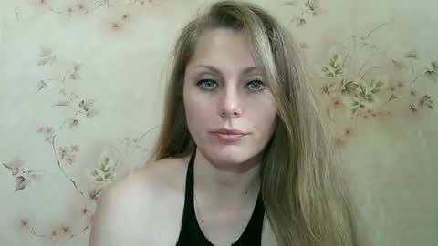 Snapshot of roxyfox18x01 chatting on 05.18.26 roxyfox18x01 online show from 05.18.26