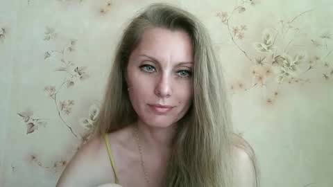 Snapshot of roxyfox18x01 chatting on 05.23.26 roxyfox18x01 online show from 05.23.26
