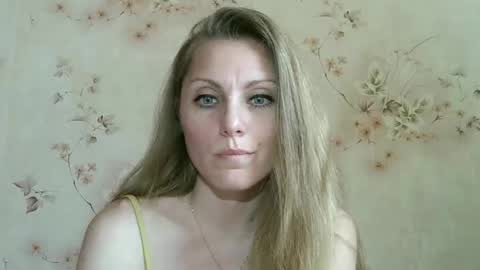 Snapshot of roxyfox18x01 chatting on 05.24.26 roxyfox18x01 online show from 05.24.26