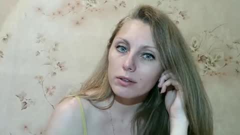 Snapshot of roxyfox18x01 chatting on 05.31.26 roxyfox18x01 online show from 05.31.26