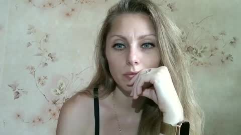 Snapshot of roxyfox18x01 chatting on 06.30.26 roxyfox18x01 online show from 06.30.26