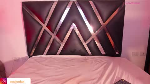 Roxxy Queen online show from 10.25.25