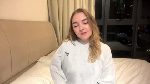 Snapshot of roxysweetdream chatting on 05.19.26 Roxy online show from 05.19.26