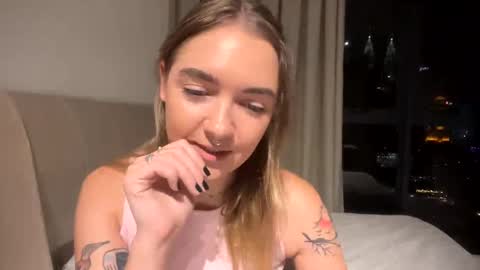 Snapshot of roxysweetdream chatting on 05.24.26 Roxy online show from 05.24.26