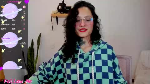 Snapshot of roxyvenom chatting on 10.21.25 roxy online show from 10.21.25