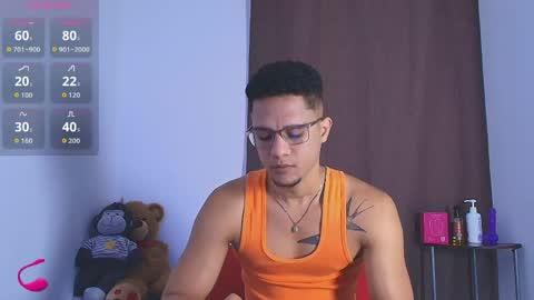Snapshot of roy_barney chatting on 05.25.26 ANTONIO online show from 05.25.26