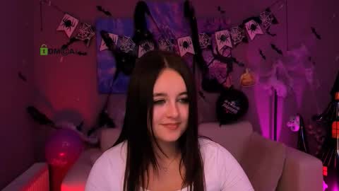 Snapshot of rozmary_ket chatting on 10.28.25 Im Rozmary nice to meet you 3 online show from 10.28.25