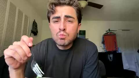 Snapshot of rubenzaragosa09 chatting on 04.20.26 rubenzaragosa09 online show from 04.20.26