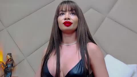 Snapshot of rubyluxee chatting on 01.14.25 Ruby Luxe online show from 01.14.25