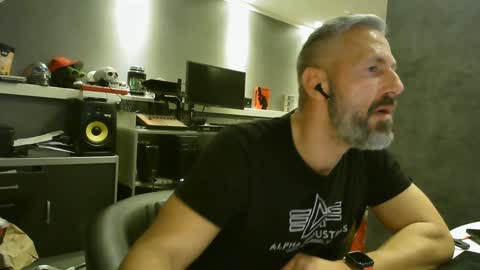 Snapshot of ruffi77 chatting on 01.08.25 Chico que rico Caliente online show from 01.08.25