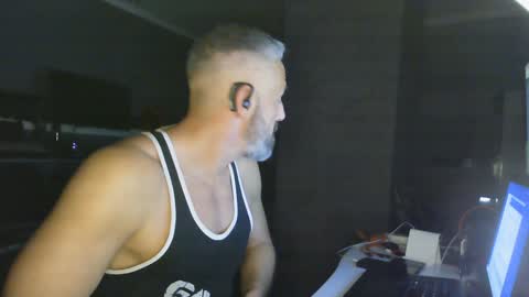 Snapshot of ruffi77 chatting on 01.24.25 Chico que rico Caliente online show from 01.24.25