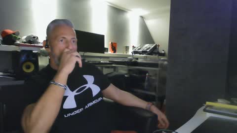 Snapshot of ruffi77 chatting on 01.30.25 Chico que rico Caliente online show from 01.30.25