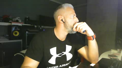 Snapshot of ruffi77 chatting on 01.31.25 Chico que rico Caliente online show from 01.31.25