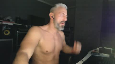 Snapshot of ruffi77 chatting on 02.04.25 Chico que rico Caliente online show from 02.04.25