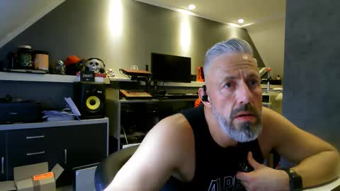 Snapshot of ruffi77 chatting on 09.12.25 Chico que rico Caliente online show from 09.12.25