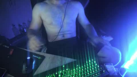 Snapshot of rumblebumbles chatting on 12.19.25 RumbleBumbles online show from 12.19.25