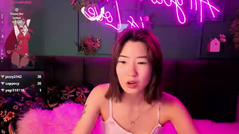 Snapshot of runi_asian chatting on 06.20.26 Runi online show from 06.20.26