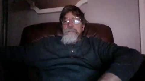 Snapshot of runningaround60 chatting on 12.17.24 runningaround60 online show from 12.17.24