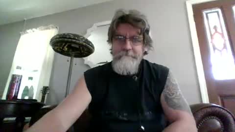 Snapshot of runningaround60 chatting on 09.15.25 runningaround60 online show from 09.15.25