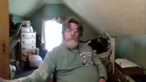 Snapshot of runningaround60 chatting on 10.10.25 runningaround60 online show from 10.10.25