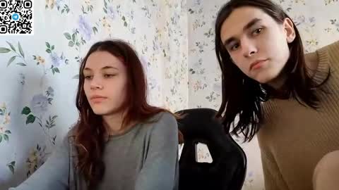 Snapshot of rusmedium chatting on 04.05.26 Lisa and Vlad online show from 04.05.26