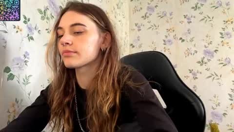 Snapshot of rusmedium chatting on 05.29.26 Lisa and Vlad online show from 05.29.26