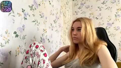 Snapshot of rusmedium chatting on 06.12.26 Lisa and Vlad online show from 06.12.26