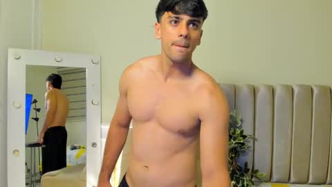 Snapshot of russ_w8 chatting on 09.11.25 Russ online show from 09.11.25