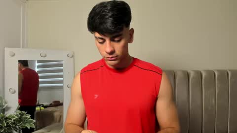 Snapshot of russ_w8 chatting on 09.16.25 Russ online show from 09.16.25