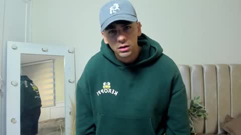 Snapshot of russ_w8 chatting on 09.17.25 Russ online show from 09.17.25