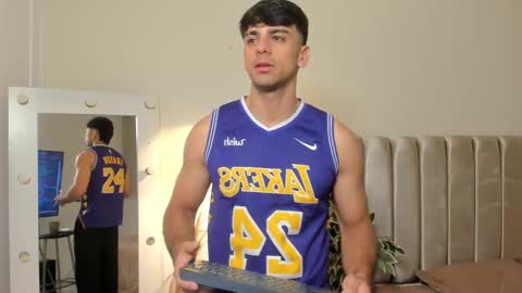 Snapshot of russ_w8 chatting on 09.18.25 Russ online show from 09.18.25