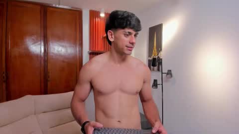 Snapshot of russ_w8 chatting on 09.20.25 Russ online show from 09.20.25