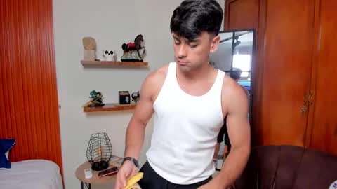 Snapshot of russ_w8 chatting on 09.21.25 Russ online show from 09.21.25