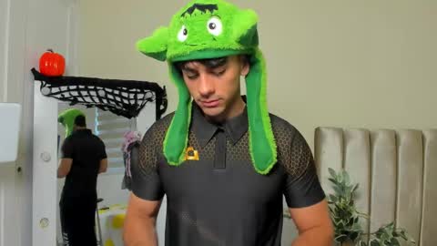 Snapshot of russ_w8 chatting on 09.23.25 Russ online show from 09.23.25