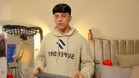 Snapshot of russ_w8 chatting on 10.07.25 Russ online show from 10.07.25