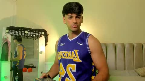 Snapshot of russ_w8 chatting on 10.09.25 Russ online show from 10.09.25