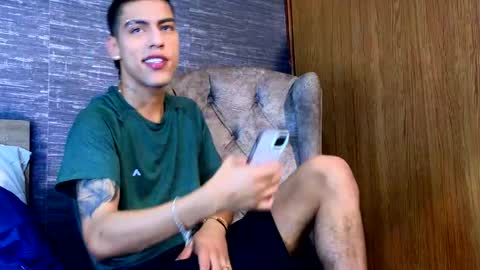 Snapshot of russell_adams_ chatting on 02.05.25 R U S S E L L online show from 02.05.25