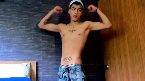 Snapshot of russell_adams_ chatting on 02.25.25 R U S S E L L online show from 02.25.25