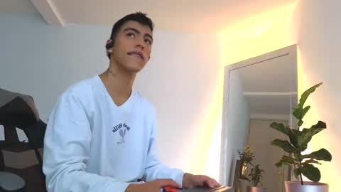 Snapshot of russell_adams_ chatting on 09.30.25 R U S S E L L online show from 09.30.25