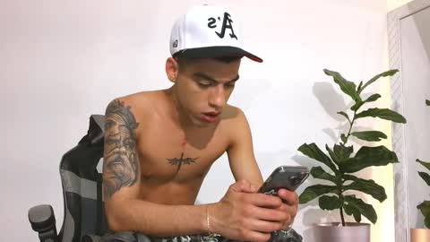 Snapshot of russell_adams_ chatting on 11.10.25 R U S S E L L online show from 11.10.25