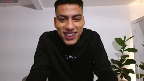 Snapshot of russell_adams_ chatting on 11.13.25 R U S S E L L online show from 11.13.25