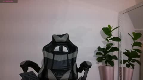 Snapshot of russell_adams_ chatting on 11.14.25 R U S S E L L online show from 11.14.25